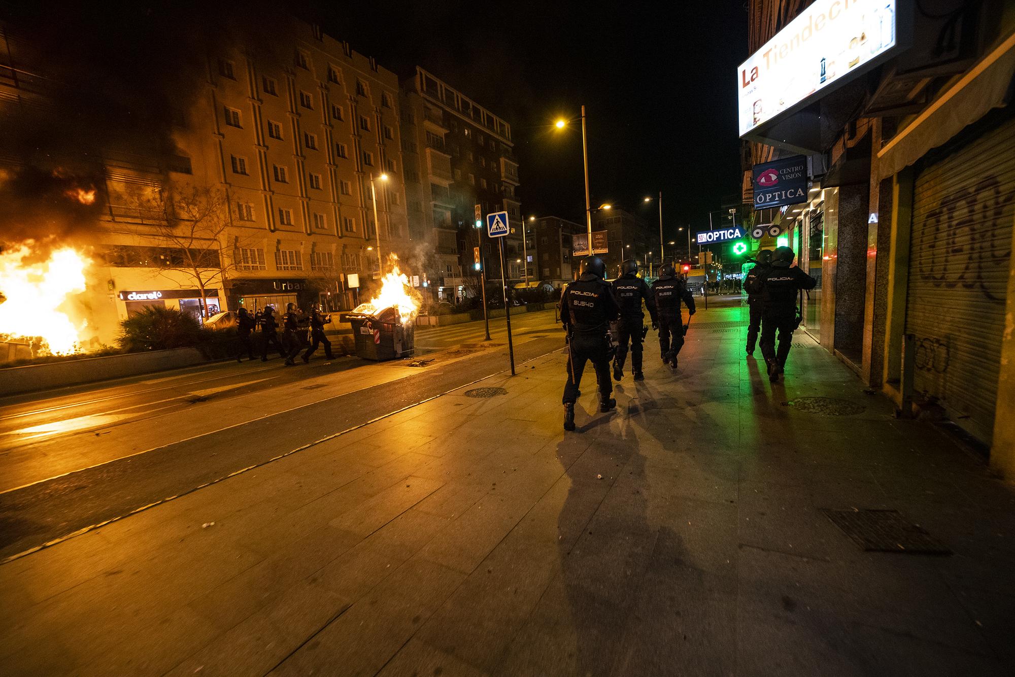Barricadas en la manifestación de Granada por la encarcelamiento de Pablo Hasél - 20